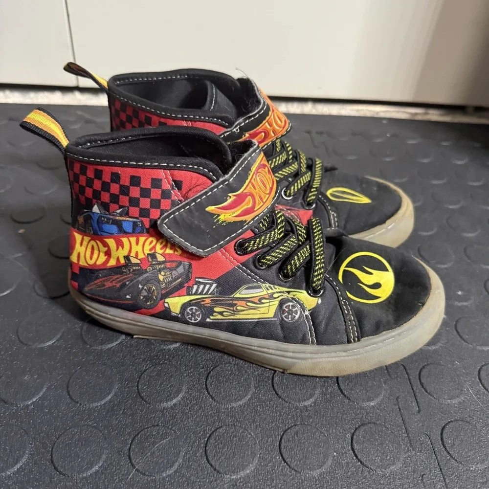 YOUTH SIZE 12 MATTEL HOT WHEELS BOYS LIGHT UP HIGH TOP SHOES Pre owned